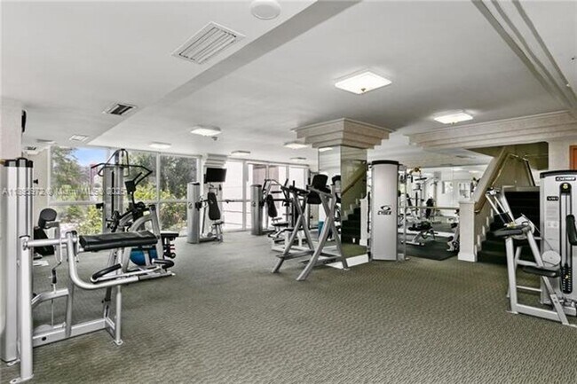 Building Photo - 16711 Collins Ave