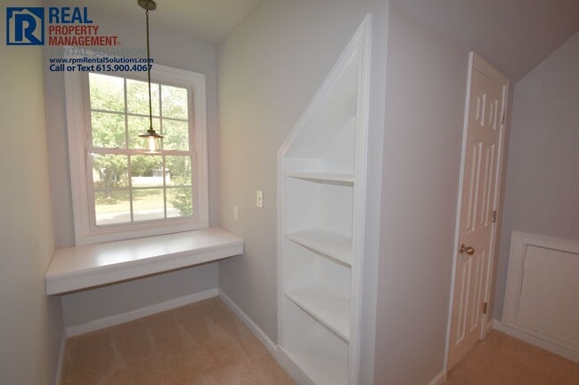 Building Photo - Amazing 4 bd 3 bath home! Fenced-in yard, Attached garage and Bonus room, washer & dryer included!