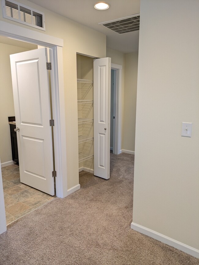 Building Photo - 27333 15th Ct S