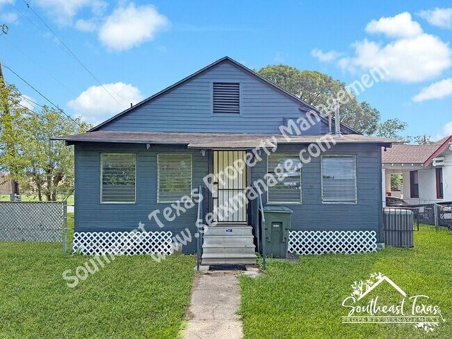Building Photo - 1500 Ave C