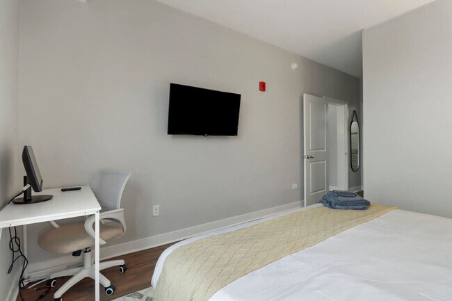 Building Photo - 255 N Addison Ave