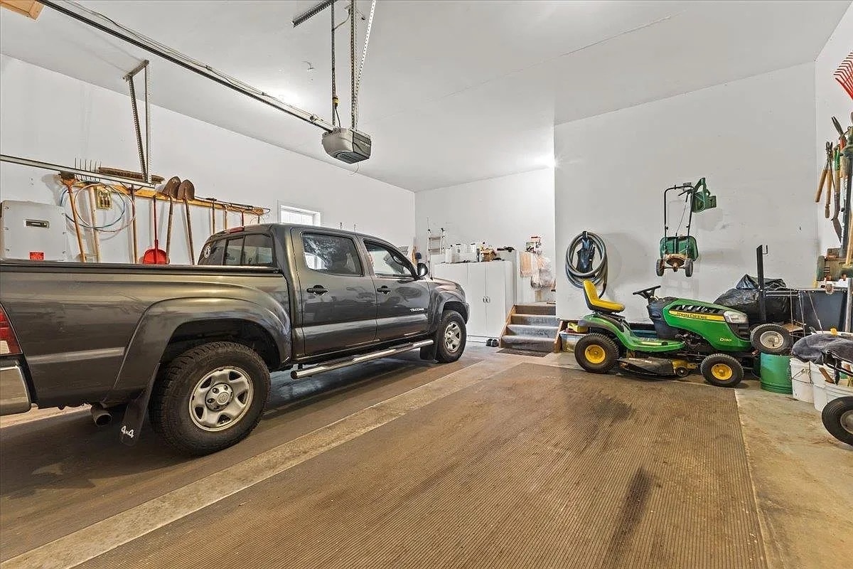 Building Photo - 65 Forman Dr