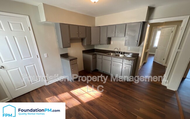 Building Photo - 2303 Longstreet Dr