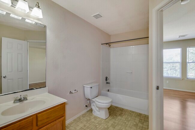 Building Photo - 18231 Valebluff Ln