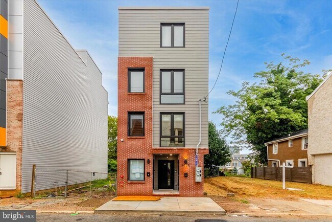 Building Photo - 1515 W Stiles St