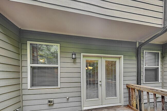 Building Photo - 232 Braemore Mill Dr