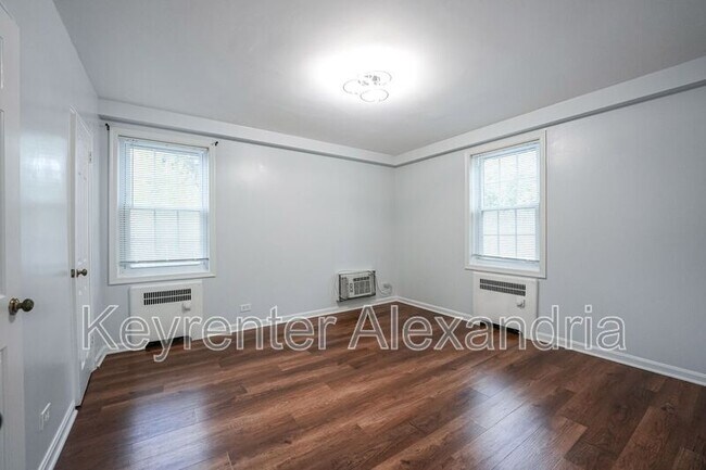 Building Photo - 206 N George Mason Dr