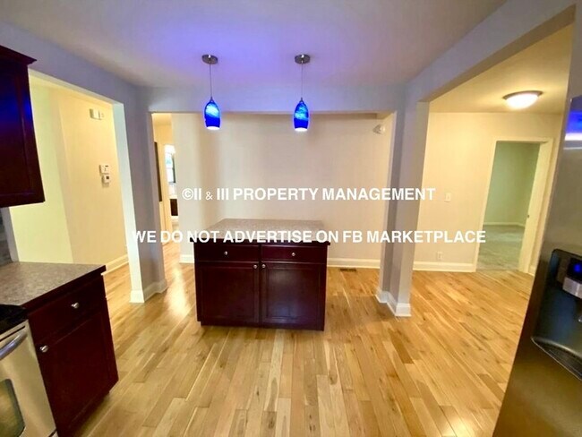 Building Photo - 512 W 86th St