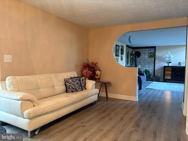 Building Photo - 803 Scott Cir