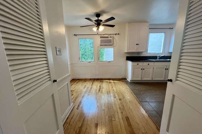 Building Photo - 1345 Masselin Ave