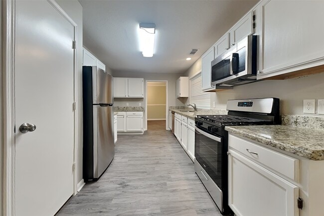 Building Photo - 5061 Stewart Dr