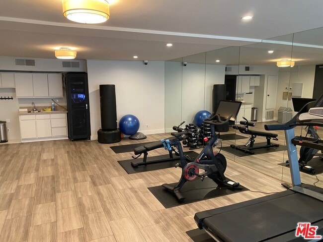 Building Photo - 1351 N Crescent Heights Blvd