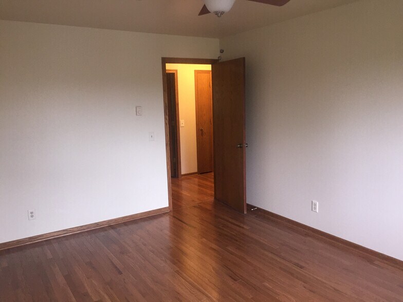 Building Photo - 77 Sinykin Cir