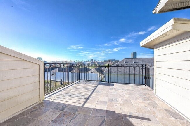 Building Photo - 3507 Jackson St