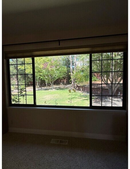 Building Photo - 5753 Reynaud Ct