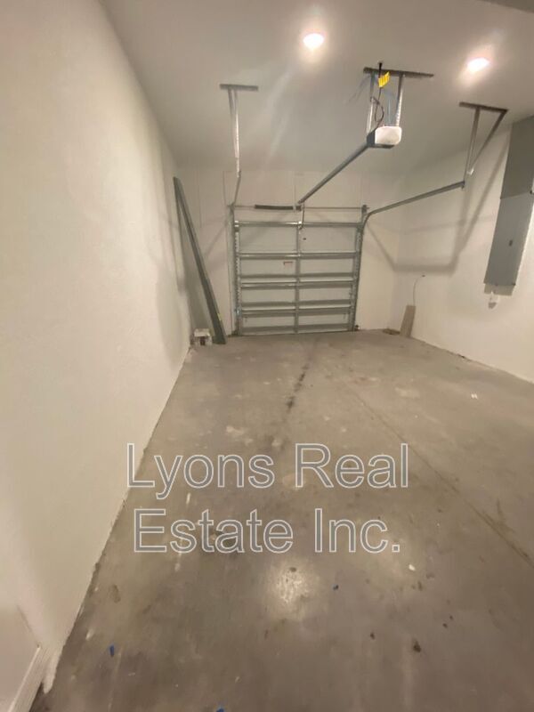 Building Photo - 13238 Keystone Blvd