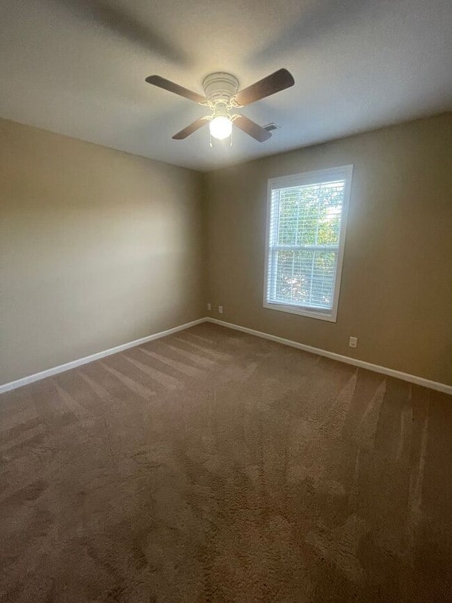 Building Photo - 3 bed, 2 bath, 2 car garage townhouse w/ bonus room in West Knoxville