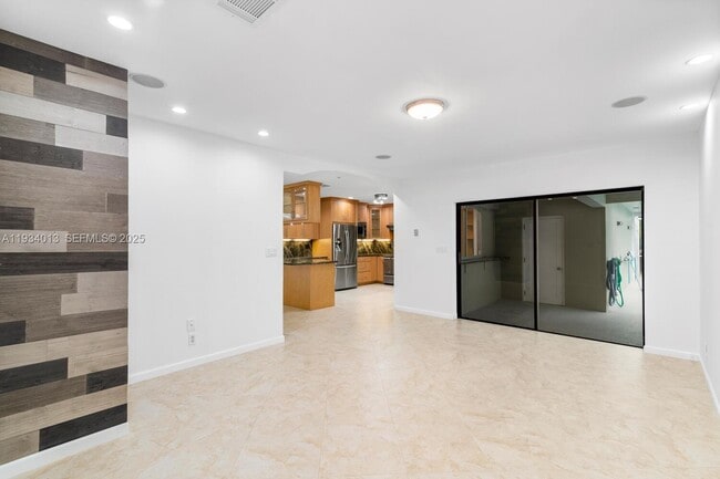 Building Photo - 1047 Buchanan St