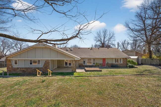 Building Photo - 1910 W 4th St S
