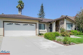 Building Photo - Beautiful Home | Brazilian Hwd Floors | Remodeled Kitchen | A/C
