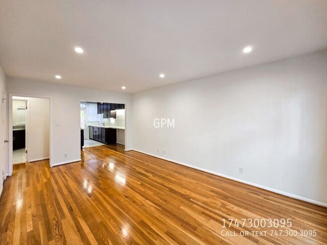 Building Photo - 2004 N Vermont Ave