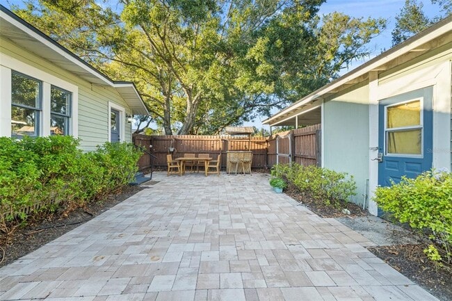 Building Photo - 5709 N Suwanee Ave