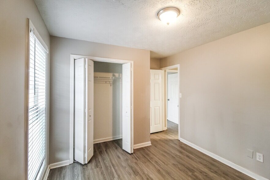 Building Photo - 1376 Trafalgar Way