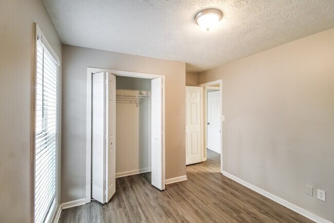 Building Photo - 1376 Trafalgar Way