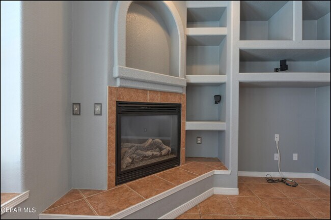 Building Photo - 6300 Franklin Vista Dr