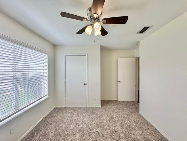 Building Photo - 3-Bedroom Home on Corner Lot in Whitehouse...