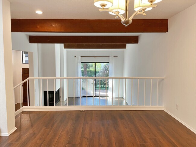 Building Photo - 1450 Palisades Dr