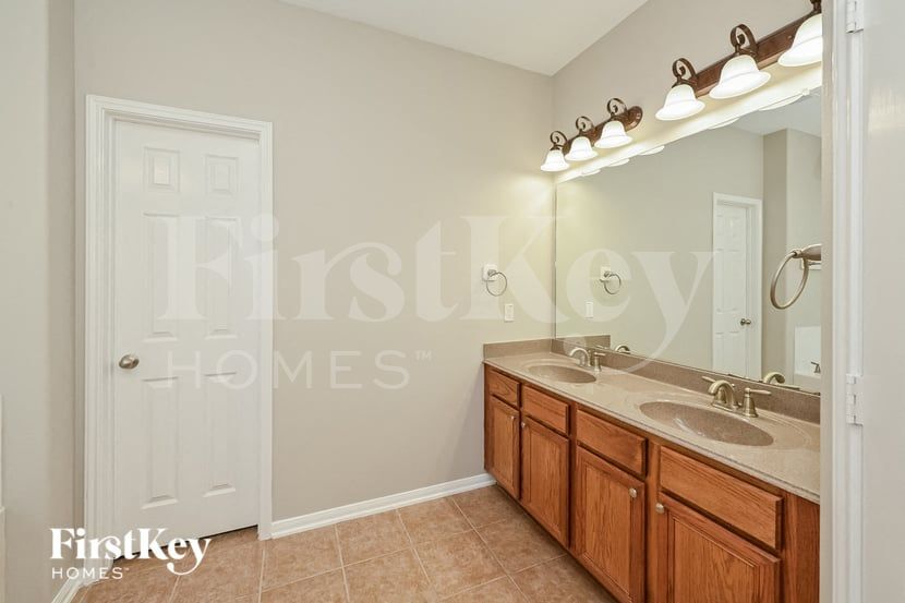 Building Photo - 12919 Pecan Shores Dr