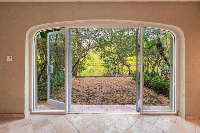 Building Photo - 6204 Paradise Point Dr