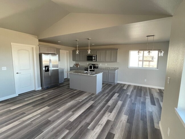 Building Photo - ~Applications Pending~ Newer 4 Bed, 3 Bath, 3 Car Garage Home for Rent