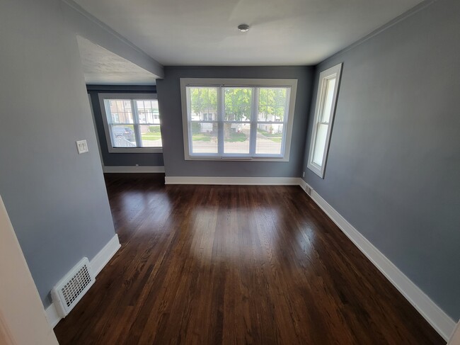 Building Photo - 2310 N 75th Ave
