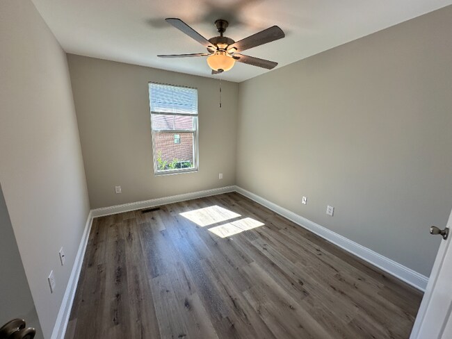 Building Photo - 300 Gardenview Ln