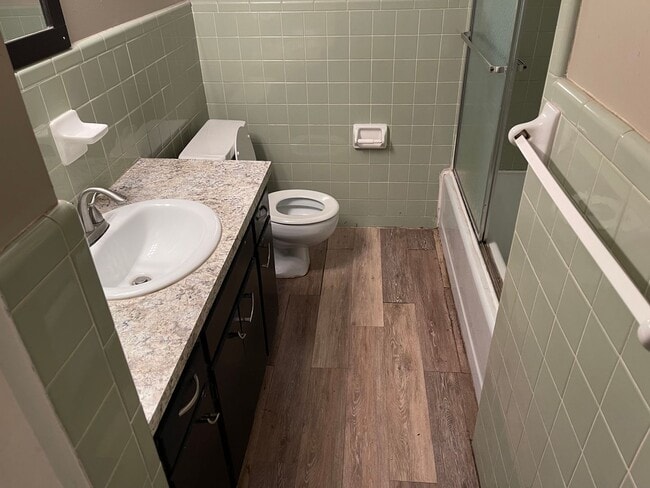 Building Photo - 1BED/1BA Duplex
