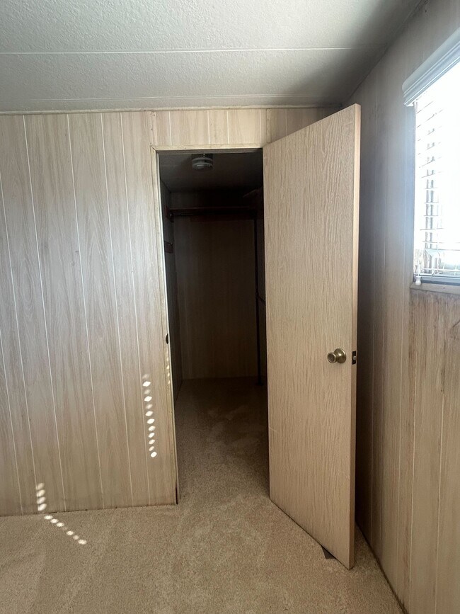 Building Photo - 3601 E Wyoming Ave