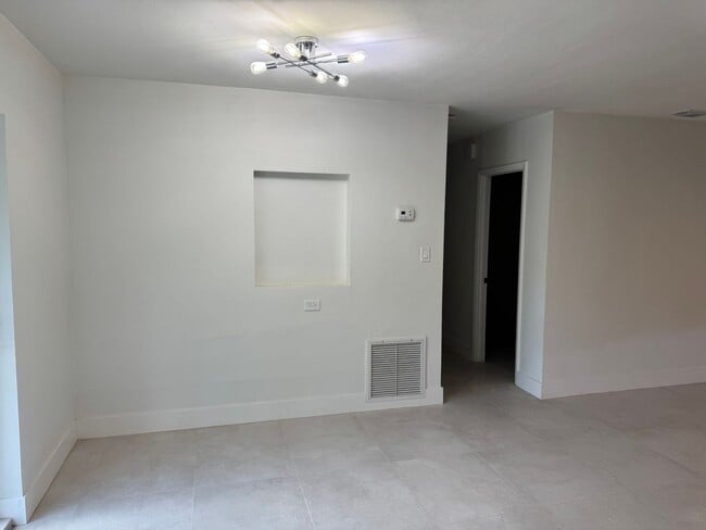 Building Photo - 3 Bedroom , 2 Bath in Orlando!