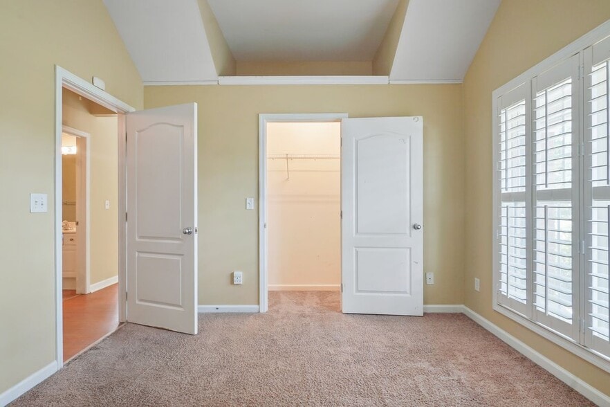 Building Photo - 1220 Village Trail