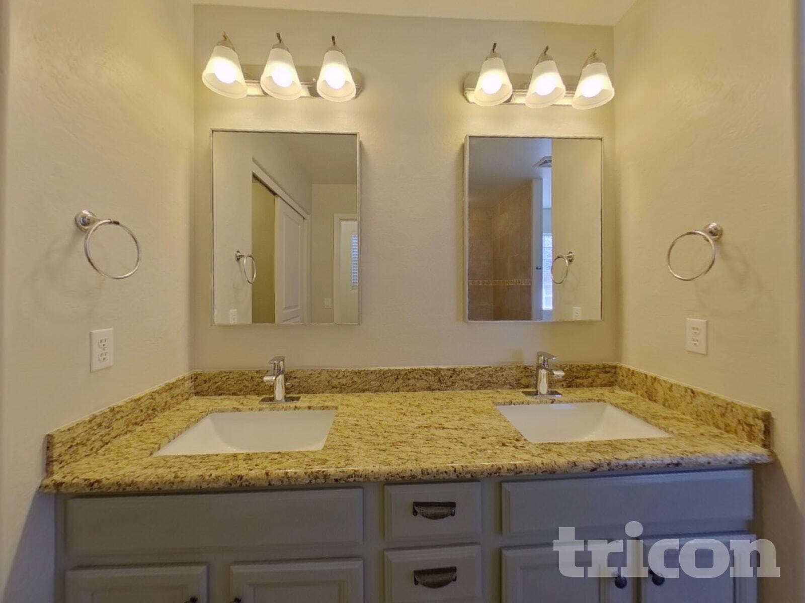 Building Photo - 20711 N Santa Cruz Dr