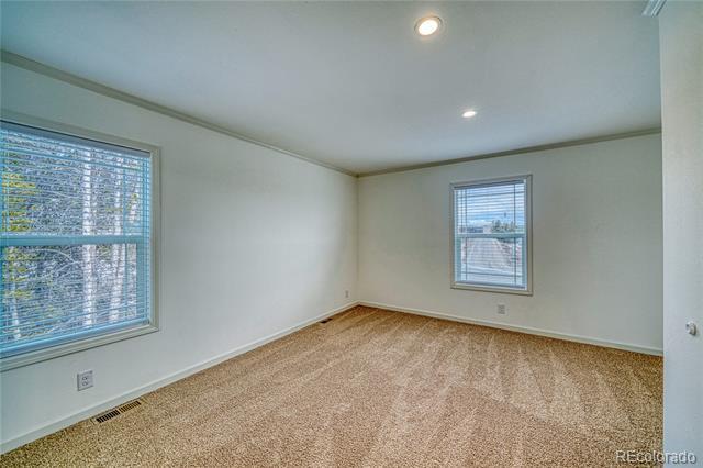 Building Photo - 904 W 6th St