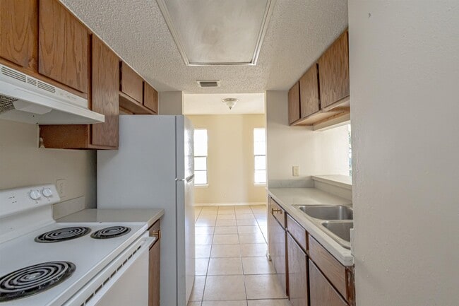 Building Photo - 100 Hillside Rd