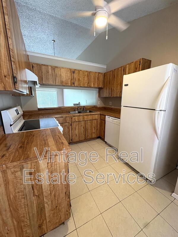Building Photo - 3319 Fox Lake Dr