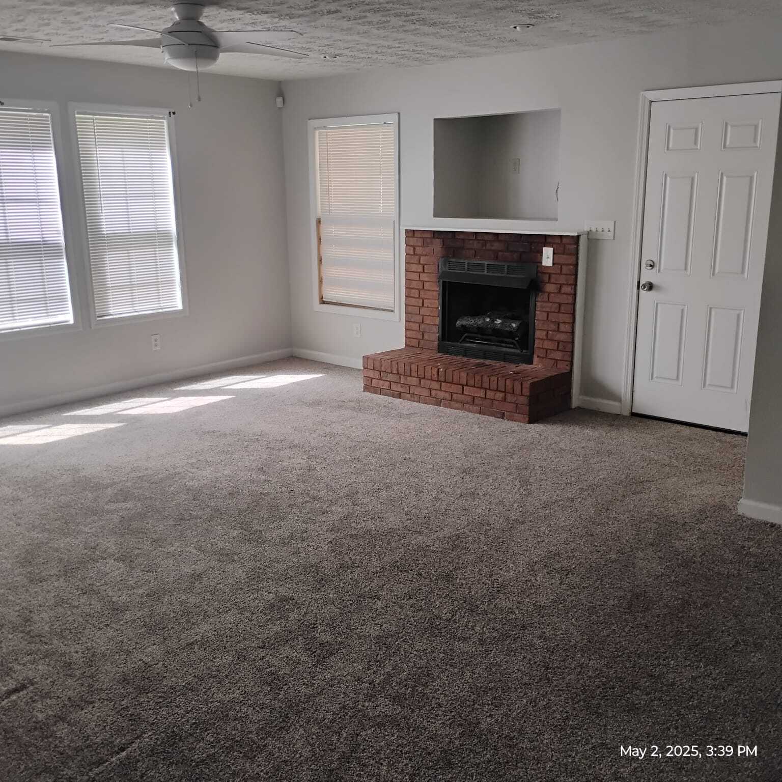 Large living room - 3725 Collier Dr NW