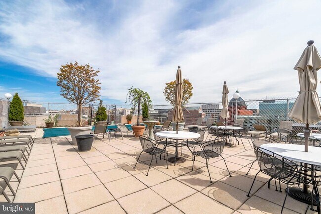 Building Photo - 1325 18th St NW