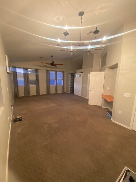 Building Photo - 15410 S 17th Ln