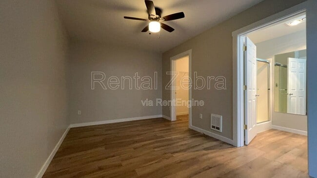 Building Photo - 1945 SW Canyon Dr