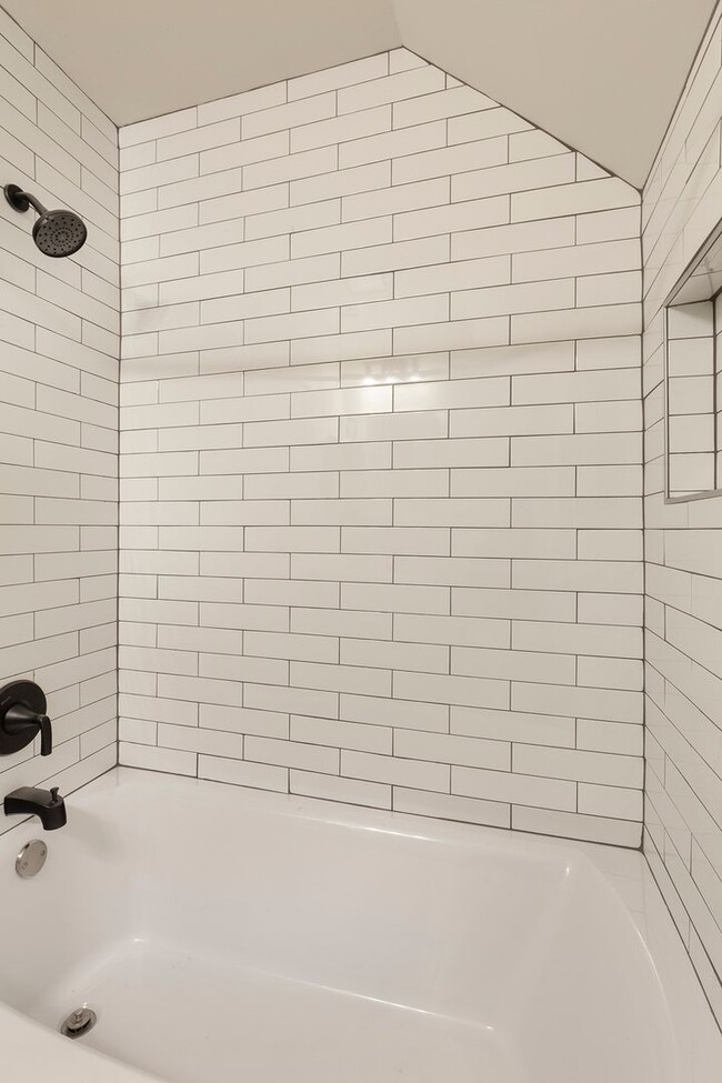 Building Photo - 3bd/3ba Home w/ Fully Fenced Backyard and Deck!