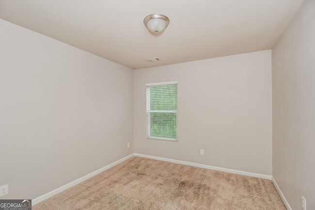 Building Photo - 2944 S Hills